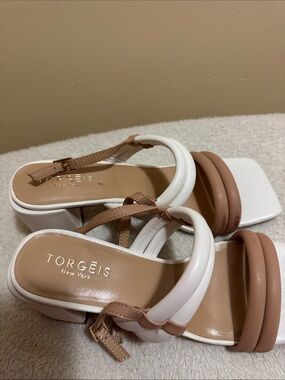 Torgeis New York White & Tan Knotted Strap Block Heel Sandals